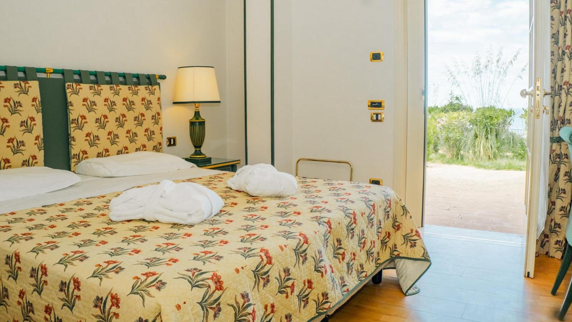 Altafiumara Resort & Spa Вілла-Сан-Джованні Екстер'єр фото